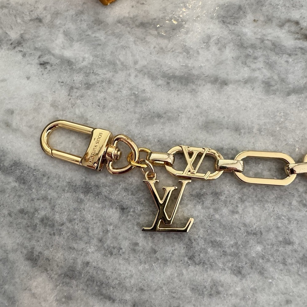 LOUIS VUITTON Chain Links Bag Charm Key 14" Gold Monogram w/ Box & Dust Bag - Picture 2 of 9